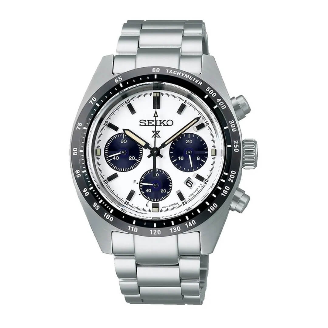 Seiko Prospex Speedtimer kronograf i rustfritt stål med hvit urskive, svarte subskiver og tachymeter-bezel, sett i en nærbildevinkel.